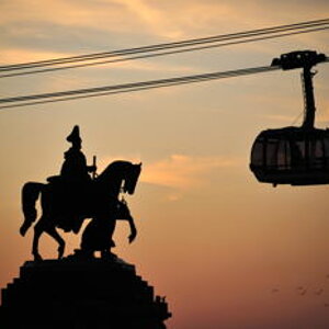 Deutsches Eck in Koblenz
Mit Reiterstandbild Wilhem I und Seilbahn über den Rhein zur Festung Ehrenbreitstein