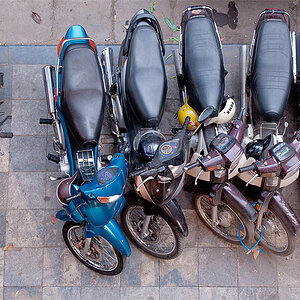 Vietnam
Hanoi
Mopeds
Bürgersteig
Enge