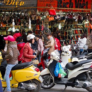 Vietnam
Hanoi
Verkehr
Geschäfte
Enge