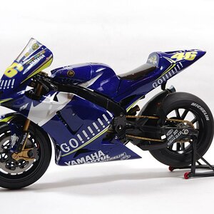 Yamaha M1 mit Nikon D40