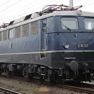E 10 121