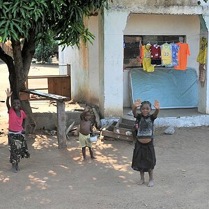 Abschied aus Sambia
Winkende Kinder
9646