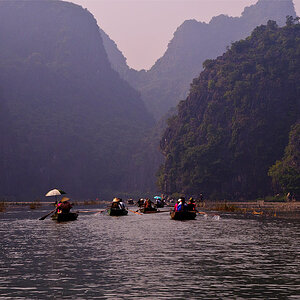 Vietnam
Dry Ha Long Bay
Tam Coc
Trockene Ha Long Bucht
Rudern