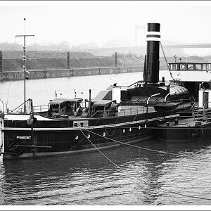 Duisburg - 26.02.2012 Radschlepper Oscar Huber 1922 (Alles was schwimmt)