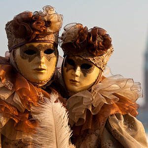 Braune Masken vor San Giorgio Maggiore 4265