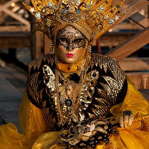 Goldgelbe Maske 4292