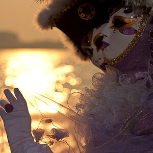 Masken im Sonnenuntergang 4633