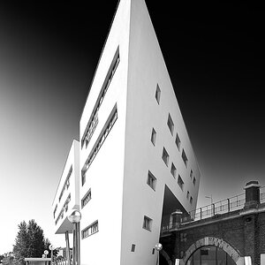 zaha 001