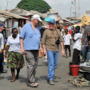 Straßenszene in James Town
Italienische Touristen in Afrika
1082