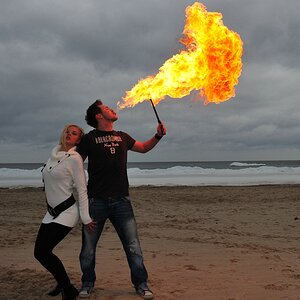 Feuerspucker-Paddy 2 mit Assistentin Susi