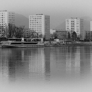 2120324 V1 2547 01 LinzUrfahr Donaulände