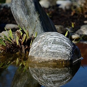 Steine am Gartenteich