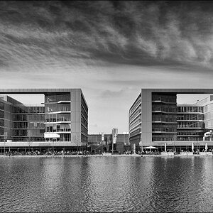 Duisburg 06.04.2012 - Binnenhafensymmetrie