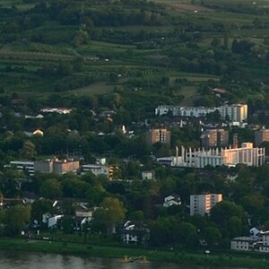 DSC0099 100% NF-F
Blick vom Petersberg auf Drachenfels, Drachenburg und das Ländchen
100%-Crop mit Radom der Fraunhofer-Gesellschaft in Wachtberg und 
