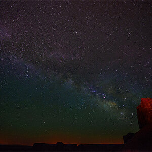 Die Milchstrasse über dem Monument Valley