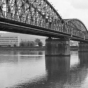 2100502 0252 sw EisenBahn Brücke Linz 1080