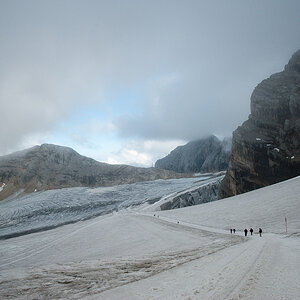 26 Auf dem Dachsteingletscher