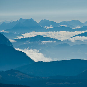 47 Bergwelt im Frühnebel