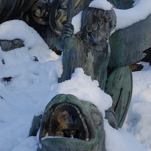 Neptunbrunnen im Schnee