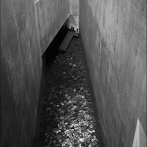 18 Metalle von oben  - Jüdisches Museum Berlin 09-2012