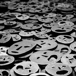17 cm Metallgesichter - Jüdisches Museum Berlin 09-2012