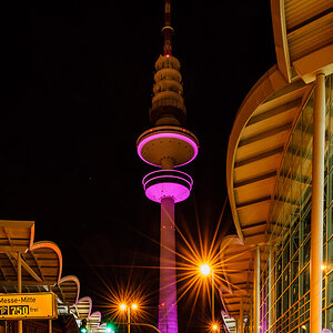 Beleuchtung des Hamburger Fernsehturms im Rahmen der Aktion "Hamburg wird Pink!"