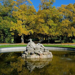 comp DSC 1617 bearbeitet

Schlosspark von Schloss Schwanberg