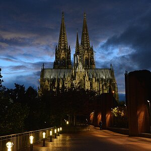Köln 0002

Dom Köln Nacht
Freihand OOC nur mit Traumfliegersoftware verkleinert

D800E 24-120 F4.0
Belichtung: 1/20s F5.6 ISO4000 -1.00eV
Brennweite: 
