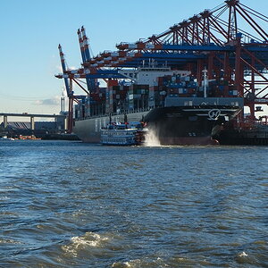 2012 11 30 131034 - Hafenrundfahrt Hamburg - 
1/150s - f 11.0 - ISO 200 - FUJIFILM XF18-55mm F2.8-4 R LM OIS @55 (äqu. 83) mm