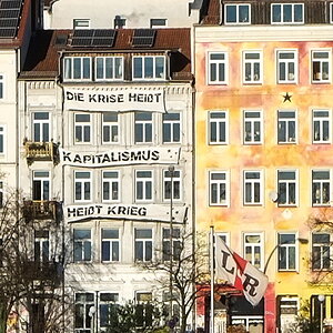100 %-Crop zu 2012 11 30 133402cr - Hafenrundfahrt Hamburg - 
1/280s - f 11.0 - ISO 200 - FUJIFILM XF18-55mm F2.8-4 R LM OIS @40,7 (äqu. 61) mm