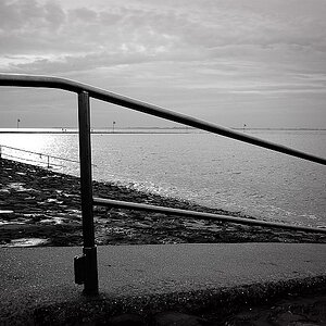 Geländer am Strand