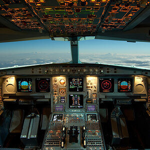 Cockpit eines Airbus A330-223 der Austrian Airlines