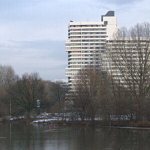 Buisiness Tower und Norikus