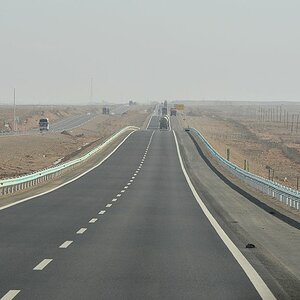 Autobahn durch die Wüste Gobi
2418