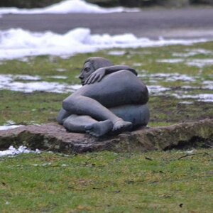statue