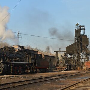 SY1359 und SY1319 im Bahnbetriebswerk Fuxin
3584