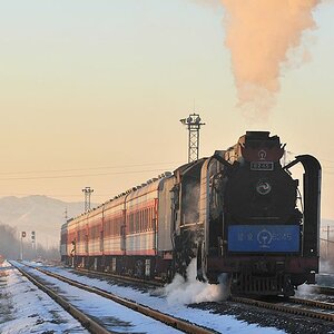 JS6245 auf einen Unterwegshalt (Gongye?)
3127