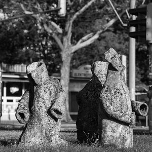 Beton-Figuren nahe Chirurgie Heidelberg, 2012