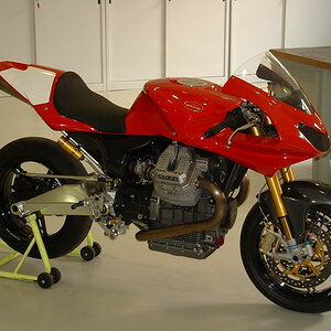 Guzzi MGS01