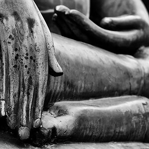 statue