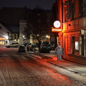F1.8, 1/30 Sek., ISO 1400 (P-Modus), , geringfügig mit LR4 nachbearbeitet (Beschnitt, Lichter, Kontrast)