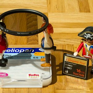 - Heliopan "High Transmission" SH-PMC Circular Polarisationsfilter 77mm
- SanDisk Extreme Pro Compact Flash 16 GB