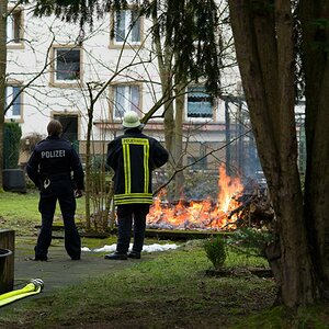 Einsatzkräfte vor Ort.   #6