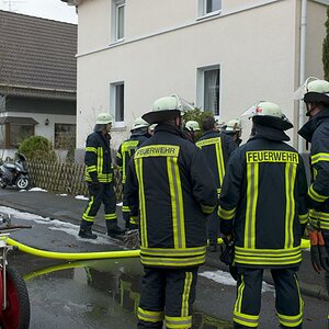 Einsatzkräfte vor Ort.   #7