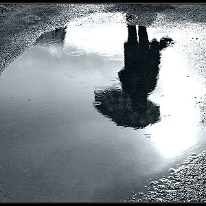 Regenpfütze Dramatic mit Rahmen