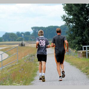 Eigentlich wollte ich Landschaftsaufnahmen machen, aber die beiden animierten mich zum auslösen. Von vorn hatte ich nicht dem Mut;)