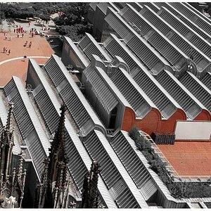 kulturdachlandschaft
--------------------
aus 74 m höhe auf dem domdach auf das museum ludiwg