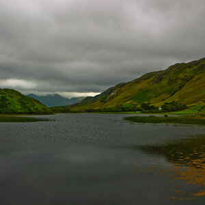 Gegenüber der Kylemore Abbey.