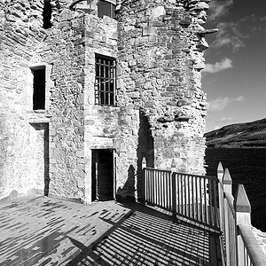 200902250642 - Der Grant Tower von Urquhart Castle
Fuji S5Pro + Tokina 12-24: 12 mm, ISO 200, f 7.1, 1/640s