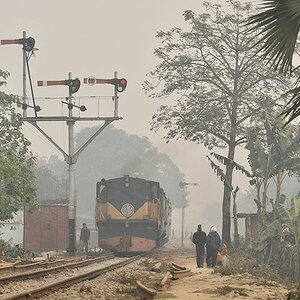 2311 mir Regionalzug in Chirirbandar
4436